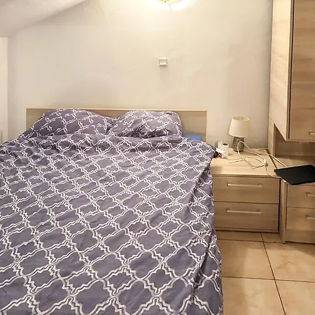 Apartman 1 Bedroom Lovely In *