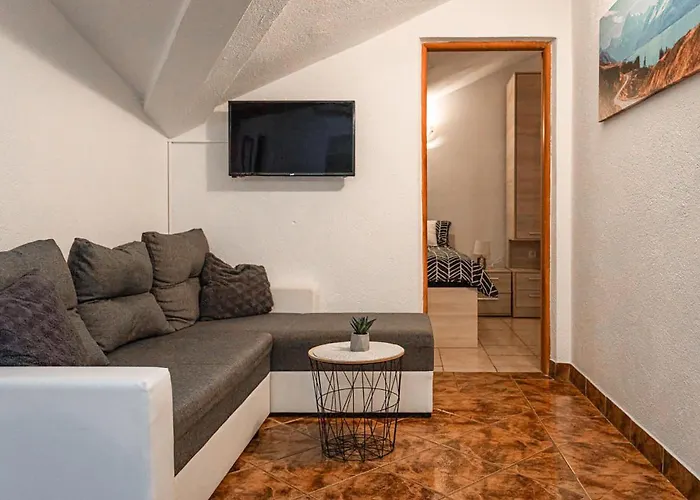 1 Bedroom Lovely In Appartement *